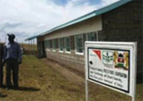 マサイの村の保健センター建設への援助